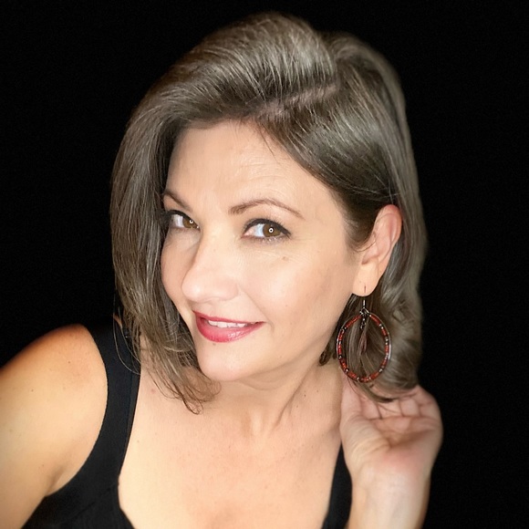 Meet your Posher, Charish - Picture 3 of 6